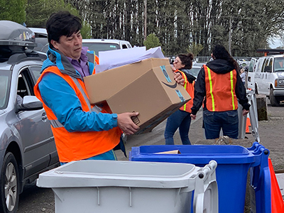 Nestor Iparaguirre, volunteer, shred day - Oregon State Credit Union